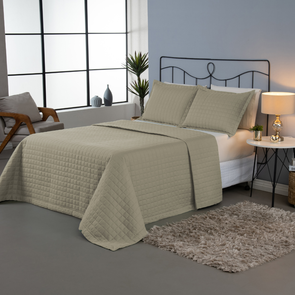Kit Cobre-Leito Matelado Copacabana 3 Peças Queen Caqui Micropercal 300 Fios
